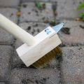 Szczotka do czyszczenia kostki brukowej z mchu i trawy