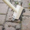 Szczotka do czyszczenia kostki brukowej z mchu i trawy