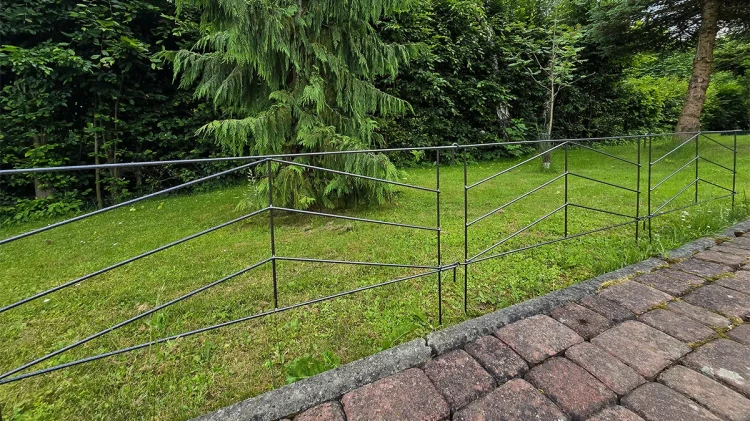 Metalowy płotek ogrodowy jodełka - wysokość 99x71cm