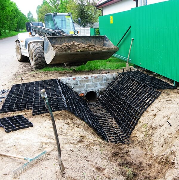 kratka plastikowa do zabezpieczania kanału