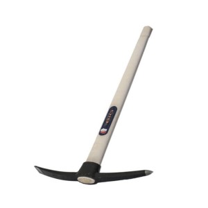 Kilof z grubym drewnianym trzonkiem